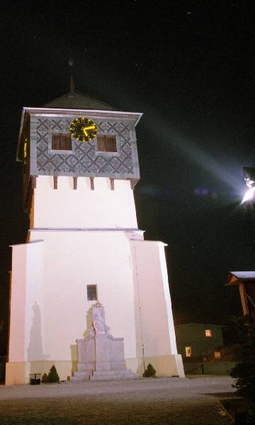 Dzwonnica kocioa w Czermnej - w takim owietleniu do obejrzenia w drodze powrotnej