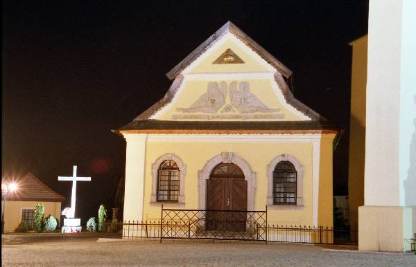 Kaplica Czaszek w Czermnej - w takim owietleniu do obejrzenia w drodze powrotnej