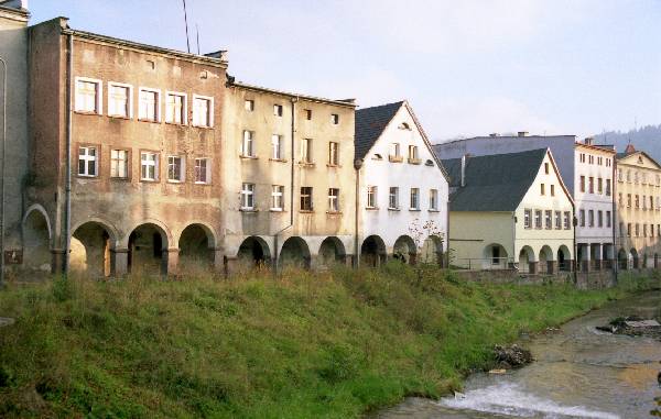 W Rudzie nad Wodzic – podcieniowe domy tkaczy