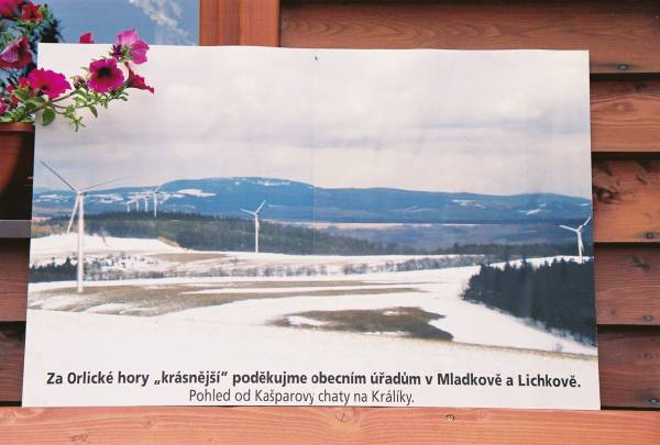 Wizualizacja z Kaszparowej Chaty: wiatraki jako dominanta w widoku w stron Kralik