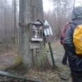 Przecz midzy Maym Sokolcem i Bodakiem - Stara metalowa kapliczka skrzynkowa pochodzi pono z roku 1944. Drewniana tabliczka  pod ni rwnie. Napis na tej tabliczce ju dawno by bardzo sabo czytelny...