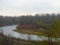 Suszka - Rzeka zostaa odsunita o 45 metrw od skarpy bo tak zdecydowa Regionalny Zarzd Gospodarki Wodnej. Rzeka otrzymaa zakaz zbliania si do zabezpieczonej skarpy.