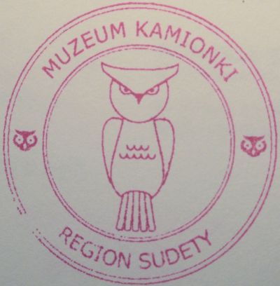 Ko-Swka - piecztki z wycieczki: Muzeum w dawnej fabryce w Kamionkach - odcisk piecztki okrgej z podobizn sowy